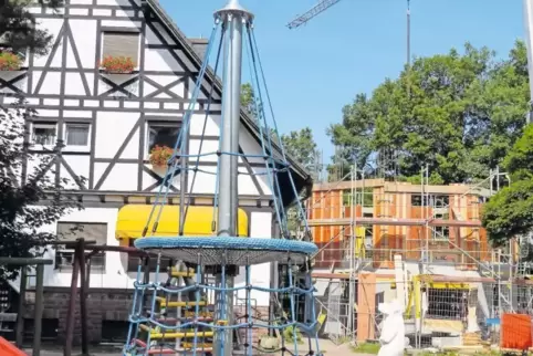 Der Turm am Hilschberghaus wächst zusehends.
