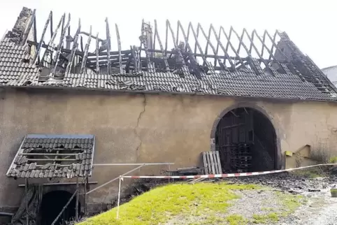 In dem Gebäude waren Getreide und Stroh gelagert sowie eine Werkstatt und eine Getreide-Reinigungsanlage untergebracht.