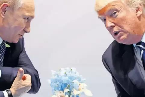 Zwei Stunden lang unterhielten sich Wladimir Putin und Donald Trump bei ihrem offiziellen Treffen beim G-20-Gipfel in Hamburg. B