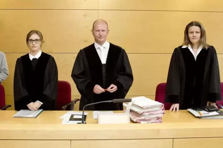 Ihr Bankraub-Urteil gegen einen Ex-Polizisten ist jetzt in Karlsruhe geplatzt: die Kaiserslauterer Richter um den Vorsitzenden A