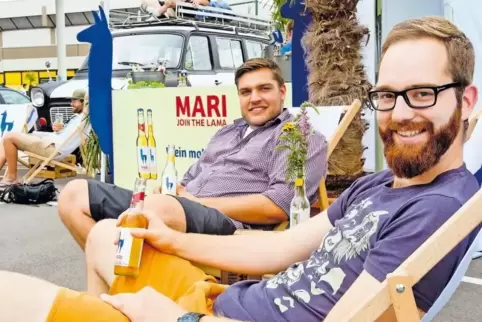 Sie haben gut lachen: Die Geschäftsidee von Julian Mirsanaye (links) und Christian Goergen funktioniert.
