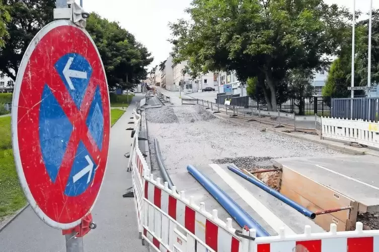 Nichts geht mehr: Die Tiefbauarbeiten in der Fröhnstraße sind vorübergehend eingestellt.