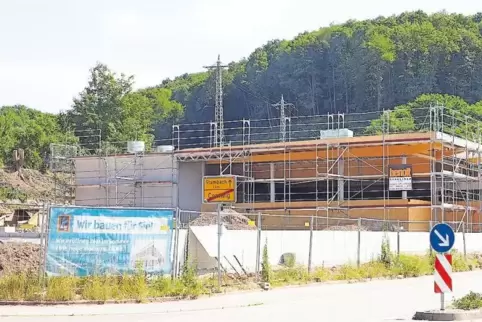 Der neue Supermarkt entsteht direkt an der Ortsdurchfahrt zwischen Contwig und Stambach.