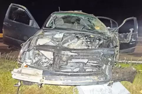 Nach dem Wildunfall überschlug sich der BMW.