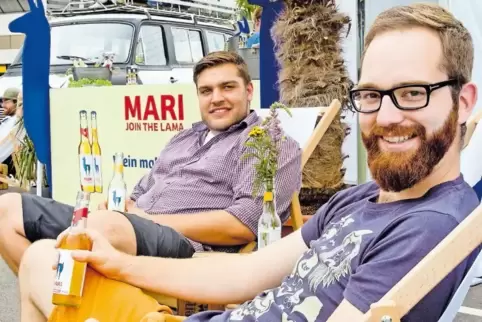 Sie haben gut lachen: Die Geschäftsidee von Julian Mirsanaye (links) und Christian Goergen funktioniert.