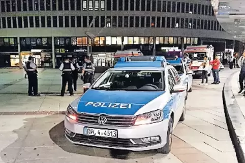 Polizeieinsatz am Freitag auf dem Berliner Platz.