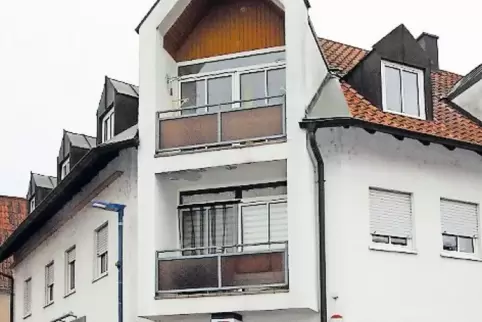 Gehört einem privaten Eigentümer: das Gebäude in Hanhofen, in dem die Volksbank bis April Räume im Erdgeschoss gemietet hatte.