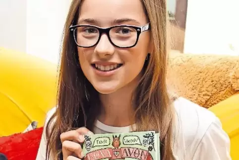 Zuerst hat das Buch-Cover Hannah Bergemanns Interesse geweckt, dann war sie auch von der Geschichte ganz begeistert.