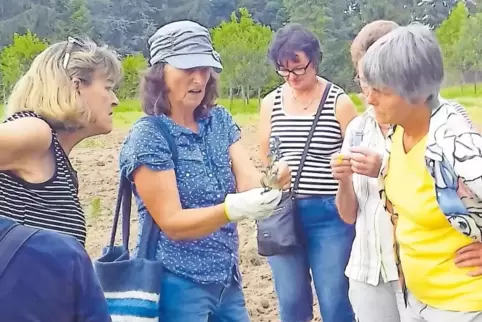 Margarete Durand zeigt, dass Unkraut auch lecker sein kann.