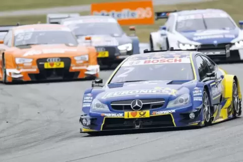 Gegenwart bis Ende 2018: Die DTM mit Mercedes, hier mit Gerry Paffett (vorne), BMW mit Maxim Martin (rechts) und dem orangefarbe