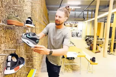 Mit dem Sneaker-Laden „Fortytree“ setzt der Unternehmer Philip Seibel ein neues Konzept um, das der Schuhmeile einen neuen Anzie