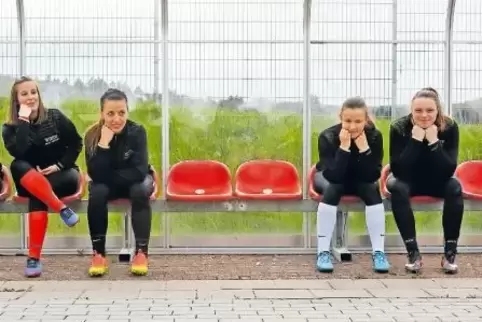 Hier ist noch viel Platz für neue Mitspielerinnen: Die ASV-Frauen an einem Mittwochabend beim Training.