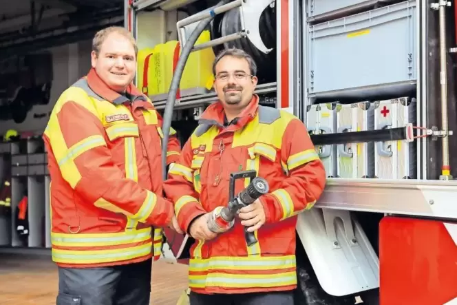 Sind für die Feuerwehr in Otterstadt verantwortlich: Wehrführer Christian Tremmel (rechts) und sein Stellvertreter Philipp Hille Sind für die Feuerwehr in Otterstadt verantwortlich: Wehrführer Christian Tremmel (rechts) und sein Stellvertreter Philipp Hille