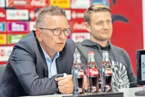 Sind fokussiert auf das gemeinsame Ziel: Trainer Norbert Meier und Kapitän Daniel Halfar.