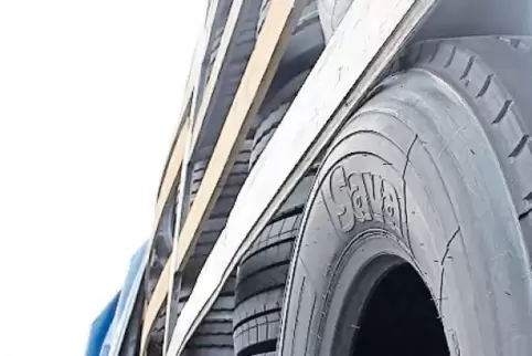 Aus dem Verkehr gezogen wurde dieser Laster von der Autobahnpolizei.