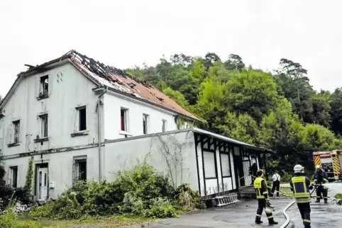 Beim Brand des Dachstuhls am „Katharinenhof“ entstand nach Polizeischätzungen ein Schaden von 50.000 bis 100.000 Euro.