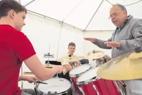 Franz Wosnitza und Bernhard Vanecek leiten das Camp. Unser Bild zeigt Wosnitza im vergangenen Jahr bei den Arbeit.