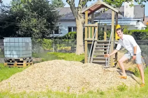 Mathias Burk auf dem Spielplatz an der David-Möllinger-Straße.