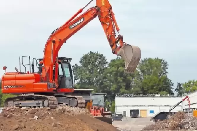 Der Umbau des ehemaligen Real-Marktes zu einem Modepark kann weitergehen. Andere Märkte für Lebensmittel und Drogerieprodukte wa Der Umbau des ehemaligen Real-Marktes zu einem Modepark kann weitergehen. Andere Märkte für Lebensmittel und Drogerieprodukte wa