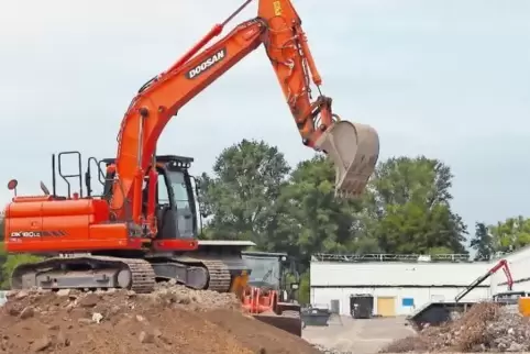 Der Umbau des ehemaligen Real-Marktes zu einem Modepark kann weitergehen. Andere Märkte für Lebensmittel und Drogerieprodukte wa