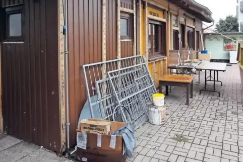 Stück für Stück wird aus dem Anglerheim wieder ein Container.
