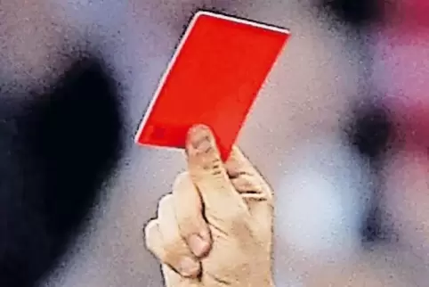 Die gleiche Anzahl wie in der Saison 2015/16 an Karten zückten die Schiedsrichter in der vergangenen Runde.