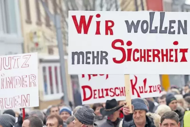 So wie hier im baden-württembergischen Villingen-Schwennigen demonstrierten vor eineinhalb Jahren Hunderte von Russlanddeutschen So wie hier im baden-württembergischen Villingen-Schwennigen demonstrierten vor eineinhalb Jahren Hunderte von Russlanddeutschen