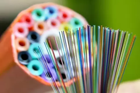 Soll ab 2018 kreisweit verlegt werden: Glasfaserkabel für schnelles Internet von mindestens 50 MBit pro Sekunde. Foto: dpa