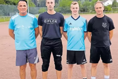 Neustart für den TuS Rimschweiler nach der Auflösung der Spielgemeinschaft mit dem SV Hornbach. Die Trainer Marco Schwarz (links