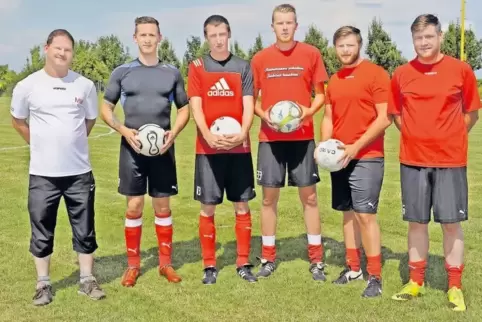 Neue Gesichter beim TV Gönnheim: von links Trainer Meiko Müller, Daniel Heck, Thomas Geiger, Marcel Lautenschläger, Harald Daitc