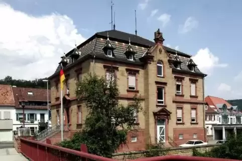 Bei der Polizeiinspektion Lauterecken meldete der Fahrer den Unfall. ArchivFoto: WESA 