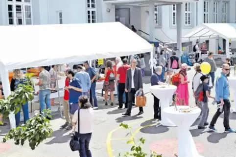 Sommerfest und Jubiläum: Schüler, deren Familien und die Lehrer feierten in der Albrecht-Dürer-Schule.