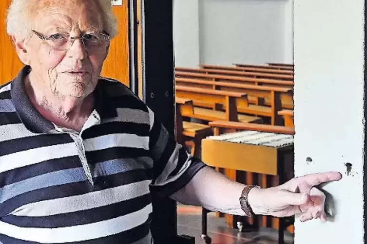 An dieser Stelle hing die Spendenkasse f&uuml;r den Gemeindebrief, die mit Gewalt herausgerissen wurde, wie Heinz Klapp erz&auml;hlt.
