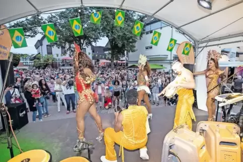 Vorm Rathaus wird gerne Party gemacht. Vor knapp einer Woche ging’s bei der brasilianischen Nacht ab nach Südamerika.
