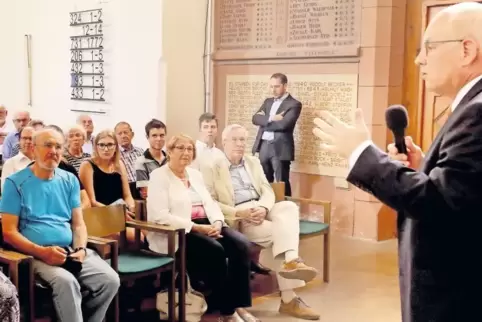 Der gläubige CDU-Bundestagsabgeordnete Volker Kauder setzt sich für verfolgte Christen ein.
