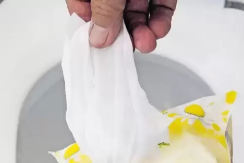 Feuchttücher gehören in die Mülltonne, nicht in die Toilette.