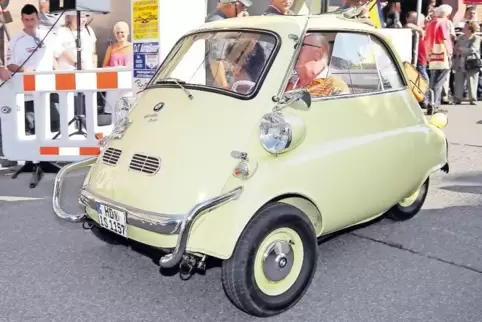 Eine BMW Isetta war 2015 bei der Oldtimer Rallye Goldener Hut am Start. Sie zählt eher zur Kategorie „Floh“.