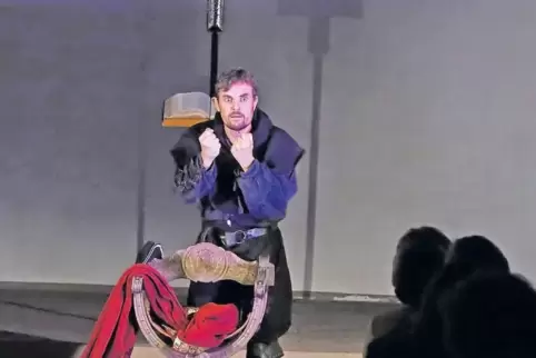 Am Ende lässt Autor und Schauspieler Christian Schramm seinen Karl V. eine Wandlung vom Saulus zum Paulus vollziehen.