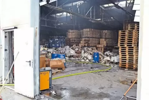 Ein Teil der gelagerten Güter ist verbrannt.