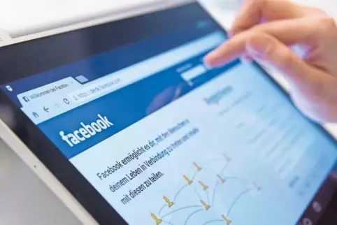 Jutta Steinruck, Peter Uebel und Dirk Schmitz sind bei Facebook aktiv. Thorsten Portisch lehnt das Netzwerk ganz grundsätzlich a