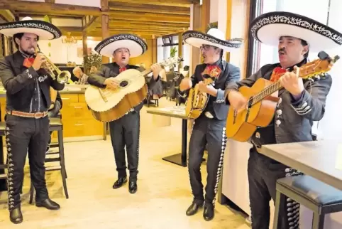 Draußen Regen, drinnen „Los Mexicanos“. Die sorgten auch bei schlechtem für gute Stimmung.