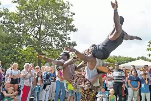 Akrobatik aus Afrika.