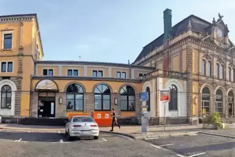 Nicht wirklich ein Aushängeschild für Neustadt: der Bahnhofsvorplatz.