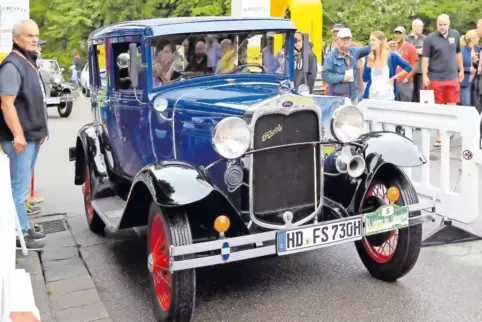 Altehrwürdige Vehikel wie dieser Ford A, Baujahr 1930, waren in Schifferstadt zu bewundern.