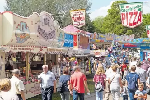 Viel Betrieb auf dem umorganisierten Festplatz.