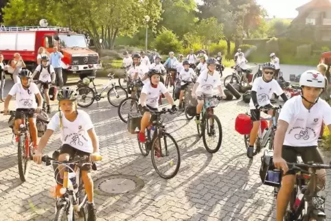 Ein halbes Jahr haben sie die Tour vorbereitet, gestern sind die 21 Schüler nach Berlin gestartet.