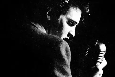 Elvis bei einem Auftritt in Florida 1956, enthalten im neuen Buch „Elvis Presley – Wo waren Sie, als Elvis starb?“.