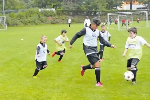 Sind mit Begeisterung dabei: Drei Tage lang durften die Teilnehmer des Jugendcamps ihrer Fußballbegeisterung frönen und nebenbei