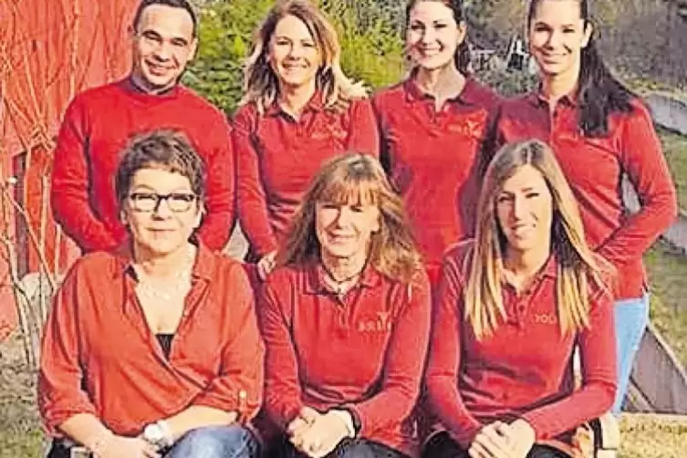 Freut sich auf das Sommerfest: das Team der Salzgrotte Sole Mio.