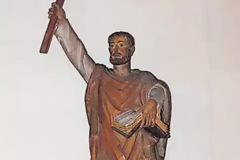 Namenspatron: die Holzfigur in der Kirche stellt Bonifatius dar.